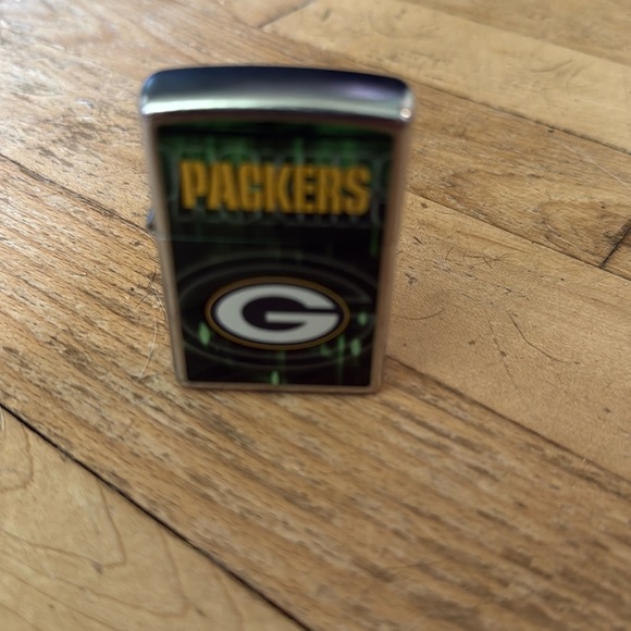 Packers Zippo Lighter - new in box Green Bay NFL - Picture 3 of 6